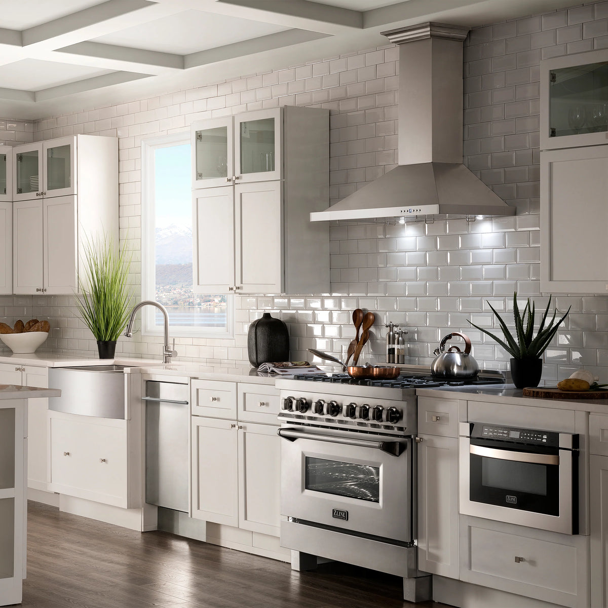 ZLINE 18 in. Compact Stainless Steel Top Control Dishwasher with Stainless Steel Tub and Modern Style Handle, 52dBa