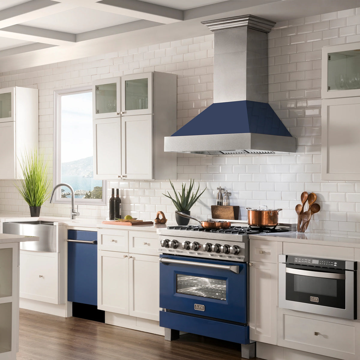 ZLINE 18 in. Compact Blue Gloss Top Control Dishwasher with Stainless Steel Tub and Traditional Style Handle, 52dBa