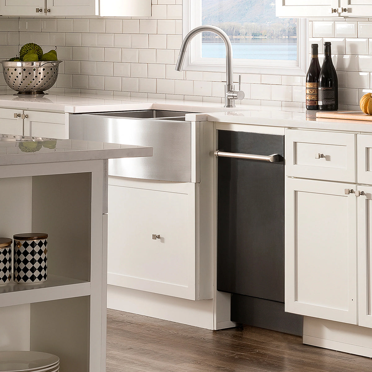 ZLINE 18 in. Compact Black Matte Top Control Dishwasher with Stainless Steel Tub and Traditional Style Handle, 52dBa