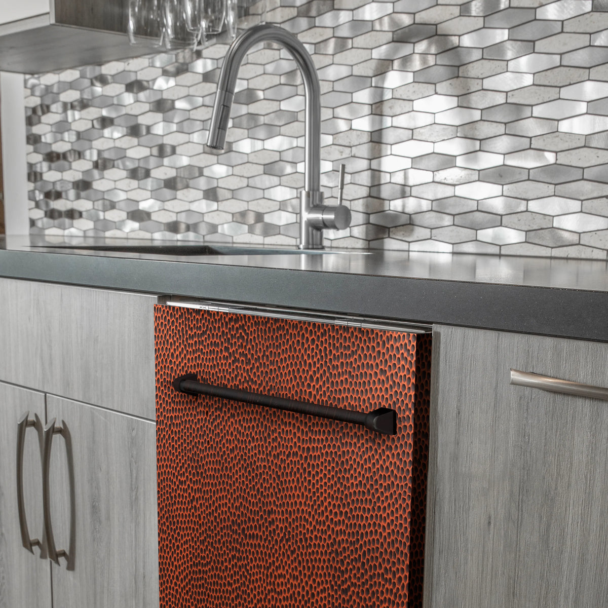 ZLINE 24 in. Hand-Hammered Copper Top Control Dishwasher with Stainless Steel Tub and Traditional Style Handle, 52dBa