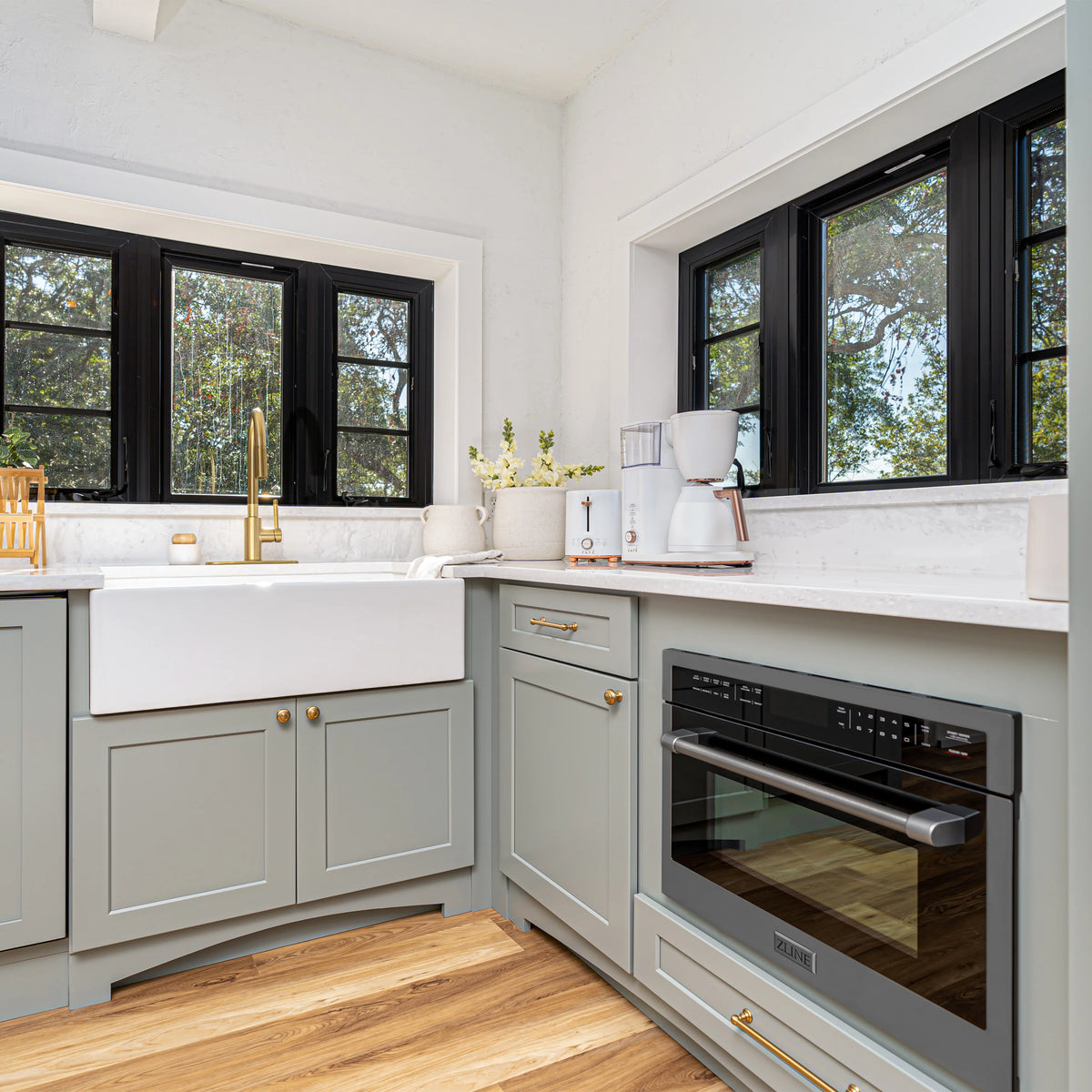 ZLINE 24&quot; 1.6 cu ft. Built-in Convection Microwave Oven in Black Stainless Steel with Speed and Sensor Cooking