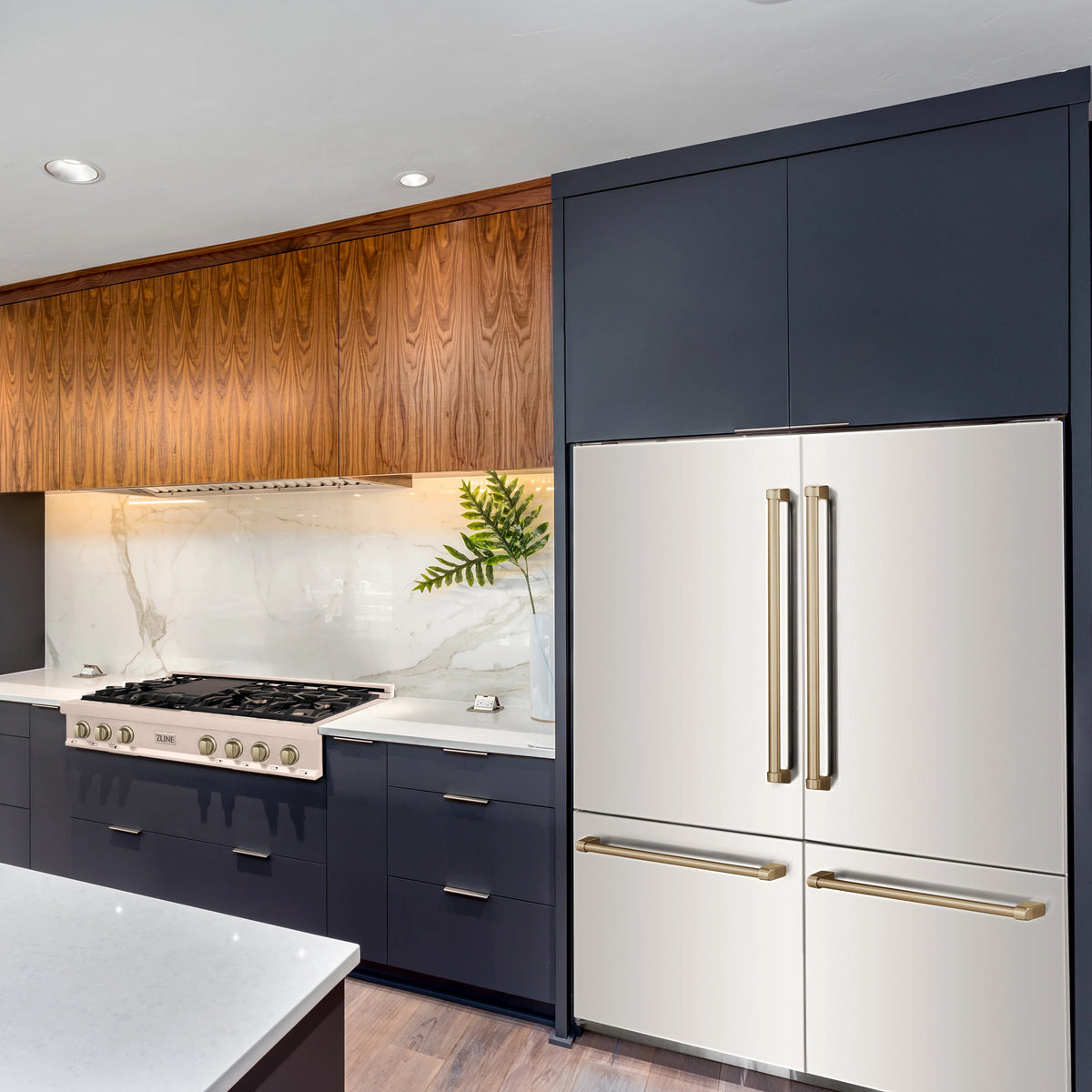 ZLINE - 60&quot; Autograph Edition 32.2 cu. ft. 4-Door French Door Refrigerator, Internal Water, Ice Dispenser in Stainless Steel, Champagne Bronze Accents