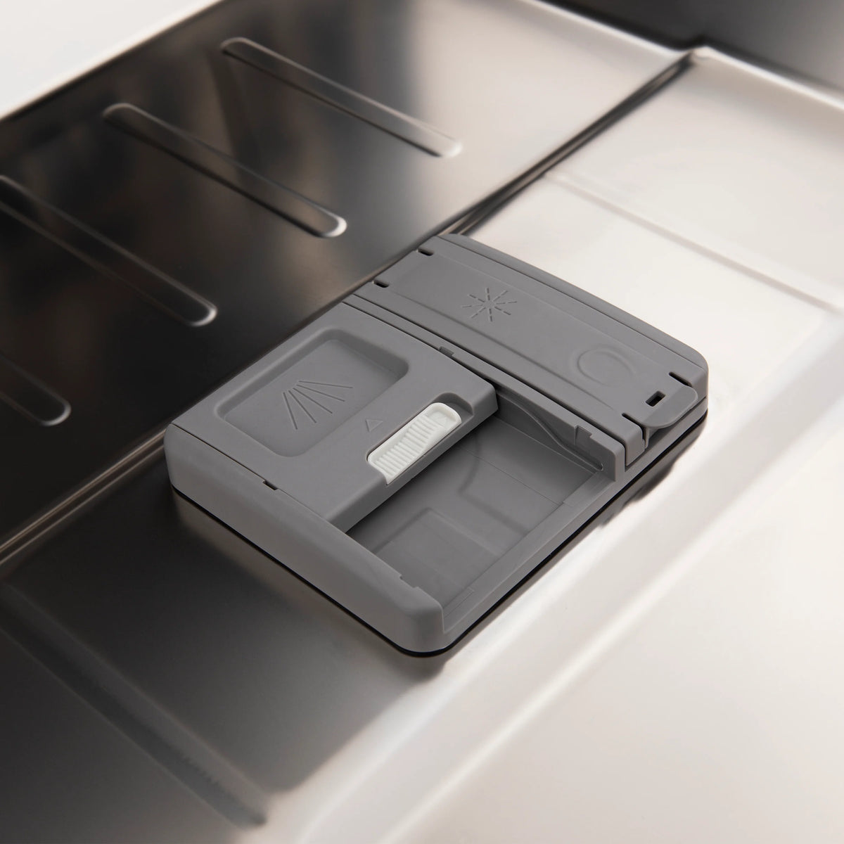 ZLINE 24 in. Stainless Steel Top Control Dishwasher with Stainless Steel Tub and Traditional Style Handle, 52dBa