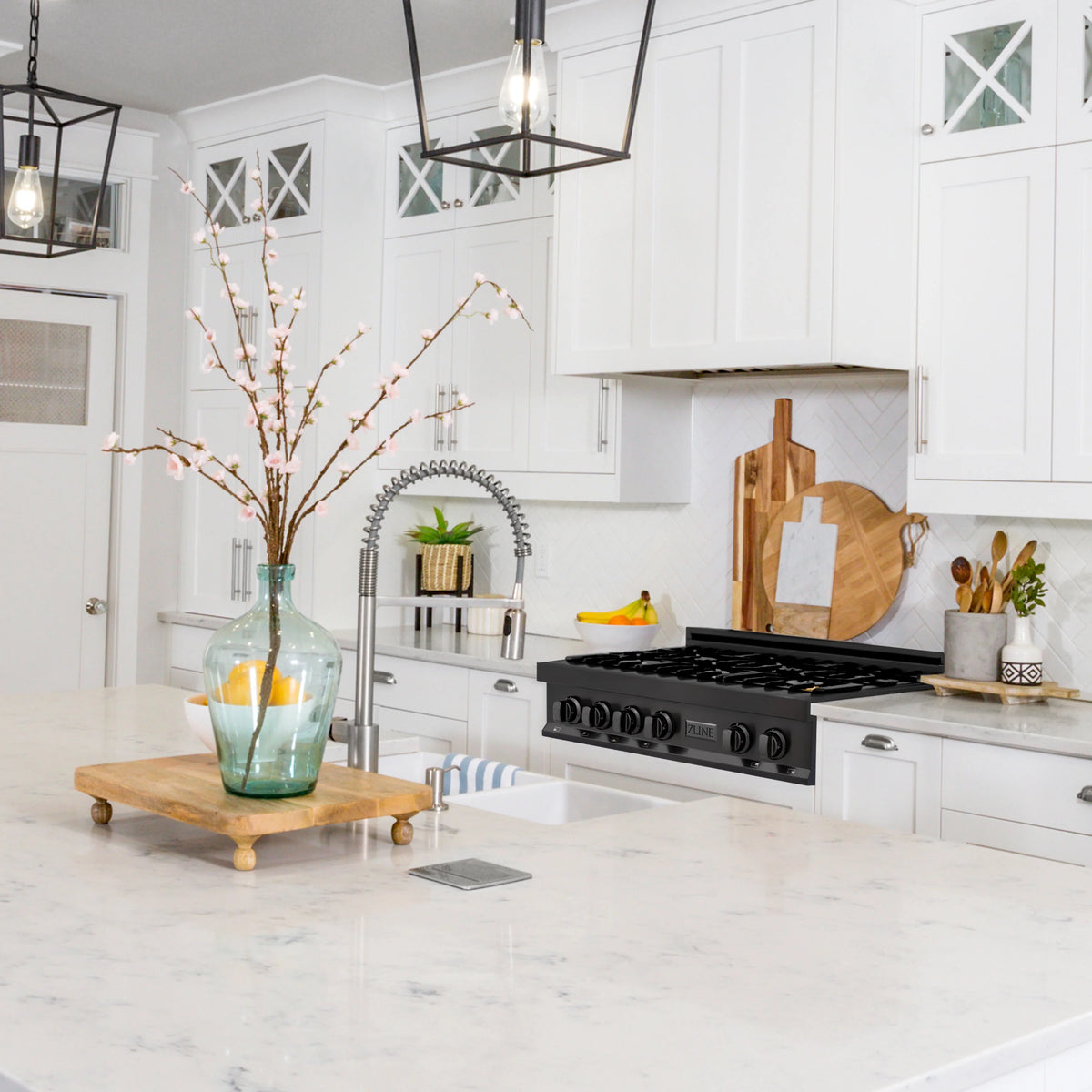 ZLINE - 36&quot; Porcelain Gas Stovetop in Black Stainless Steel with 6 Gas Brass Burners (RTB-BR-36)