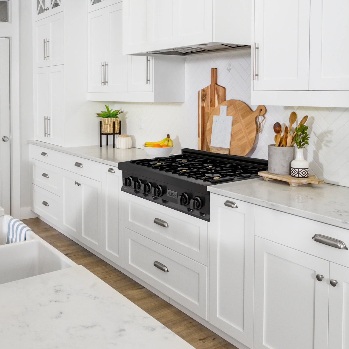 ZLINE - 36&quot; Porcelain Gas Stovetop in Black Stainless Steel with 6 Gas Stainless Steel Burners (RTB-36)