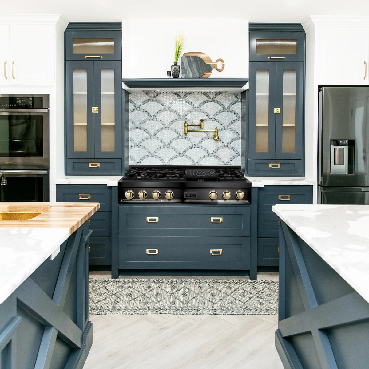 ZLINE - Autograph Edition 48&quot; Porcelain Rangetop with 7 Gas Burners in Black Stainless Steel and Gold Accents (RTBZ-48-G)