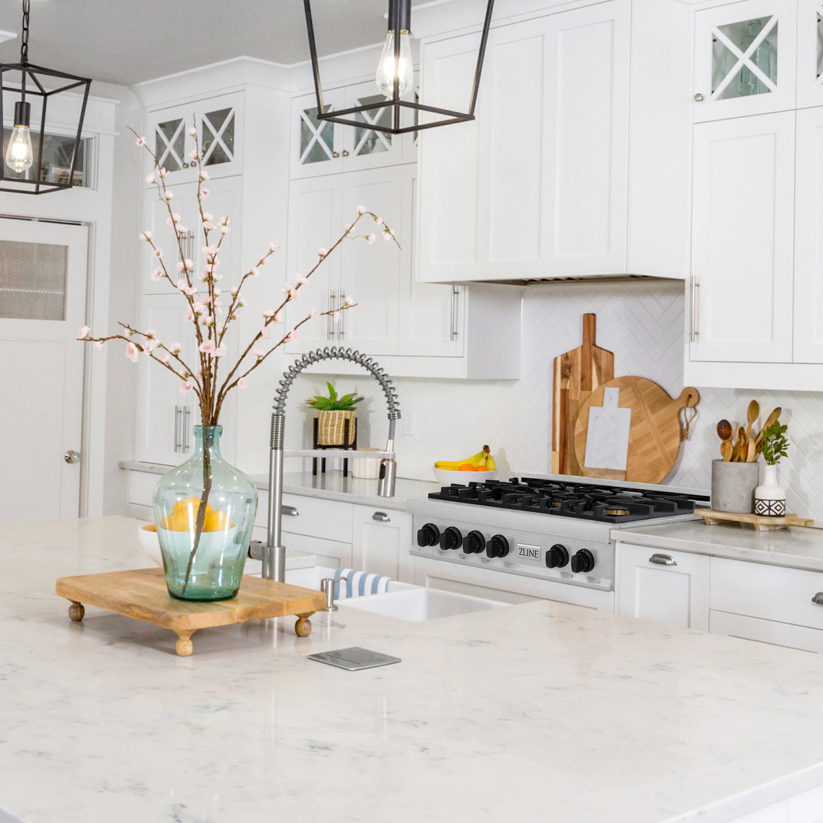 ZLINE - Autograph Edition 36&quot; Porcelain Rangetop with 6 Gas Burners in Fingerprint Resistant Stainless Steel and Matte Black Accents (RTSZ-36-MB)