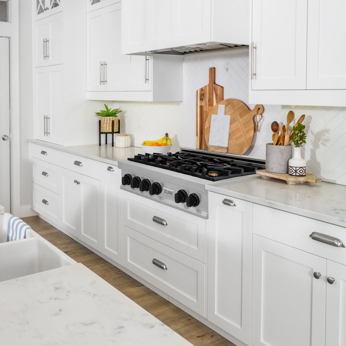 ZLINE - Autograph Edition 30&quot; Porcelain Rangetop with 4 Gas Burners in Fingerprint Resistant Stainless Steel and Matte Black Accents (RTSZ-30-MB)