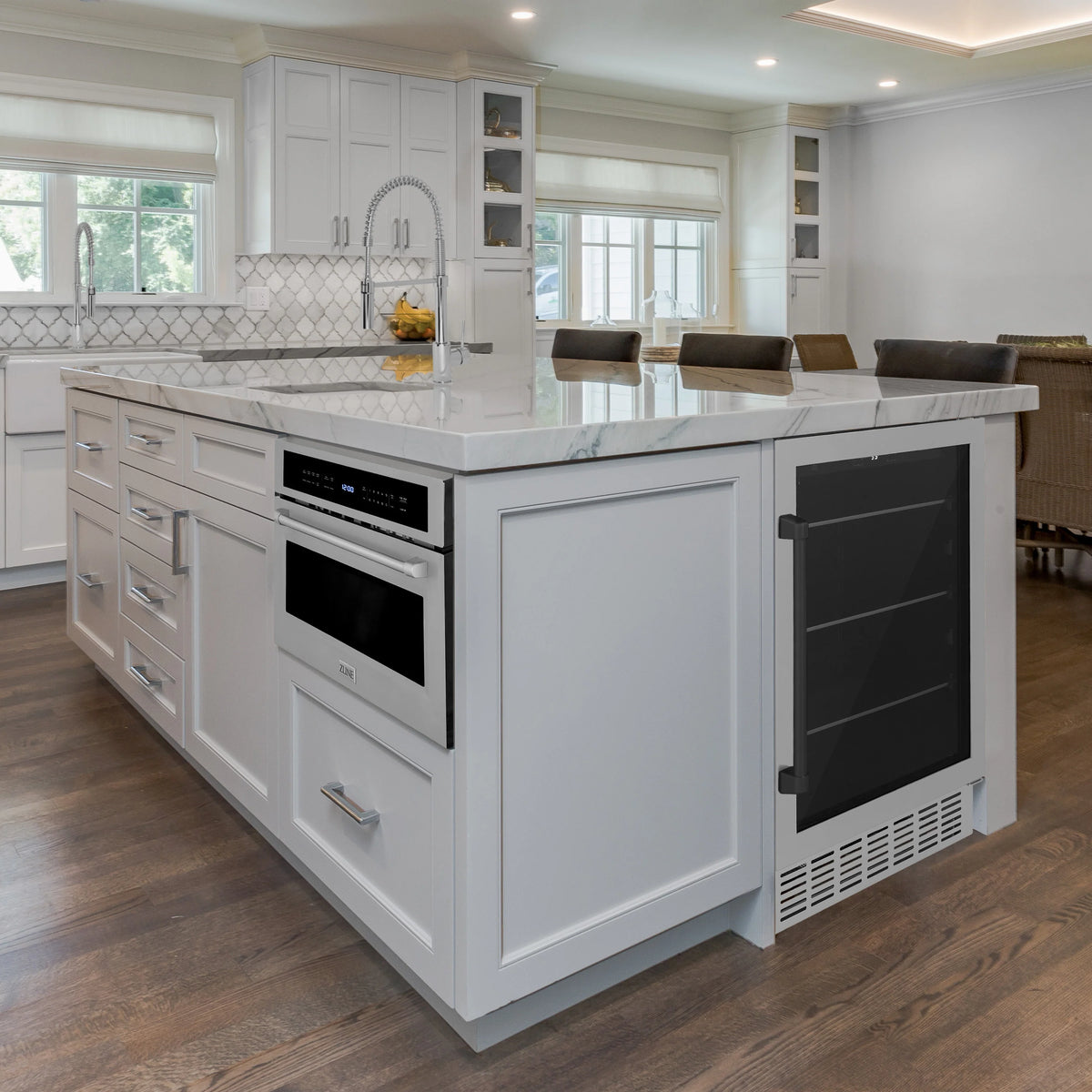 ZLINE 24&quot; Monument Autograph Edition 154 Can Beverage Fridge in Stainless Steel with Matte Black Accents (RBV-US-24-MB)