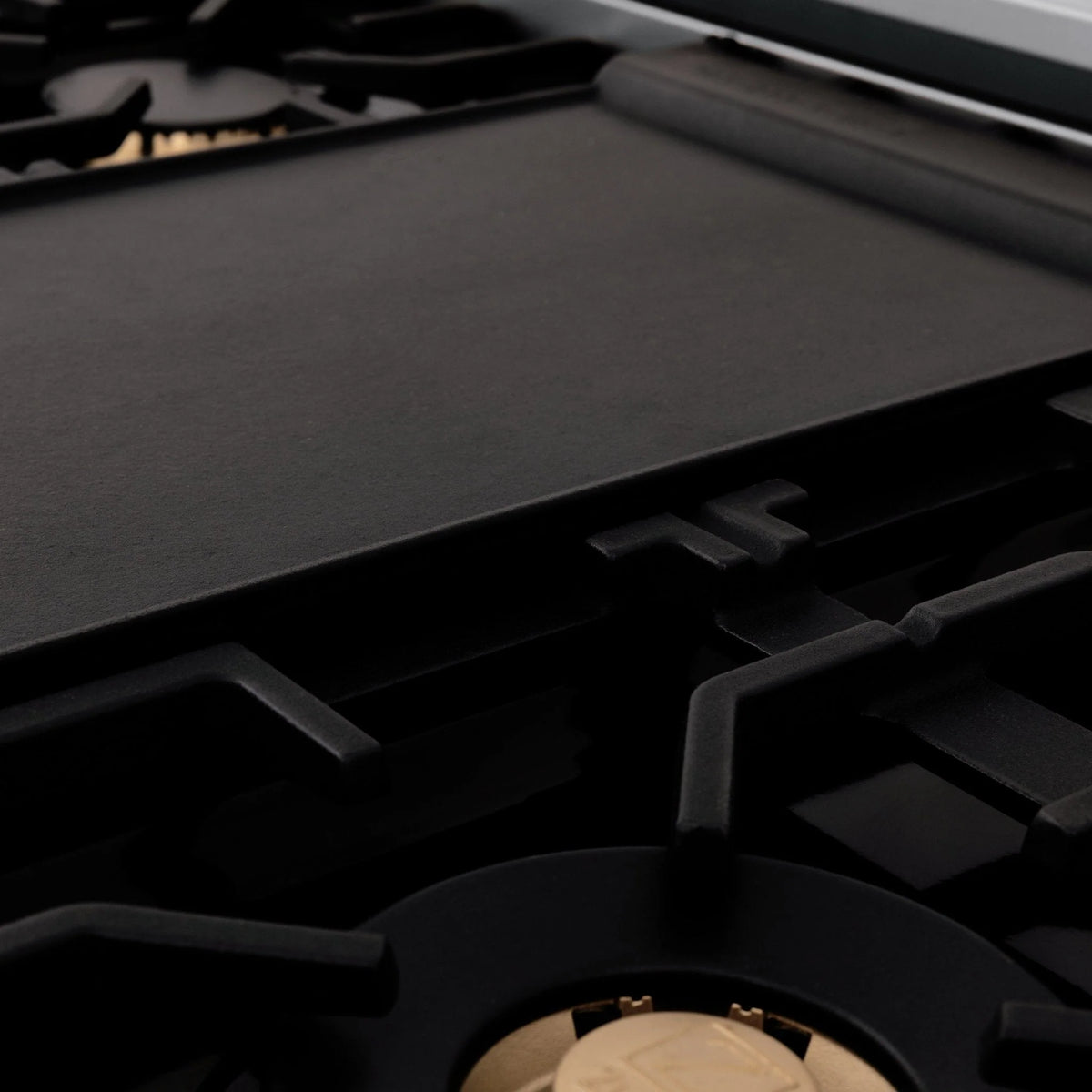 ZLINE - 48 in. Porcelain Gas Stovetop with Griddle and Brass Burners (RT-BR-GR-48)
